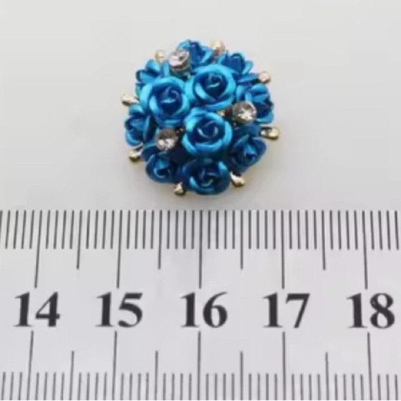 Elegant Blue Floral Earrings - Picture 4 of 4